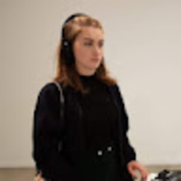 Meet your Posher, Camryn - Picture 1 of 1